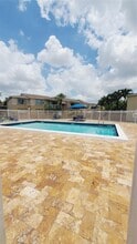 4570 NW 79th Ave, Unit 2A in Doral, FL - Foto de edificio - Building Photo