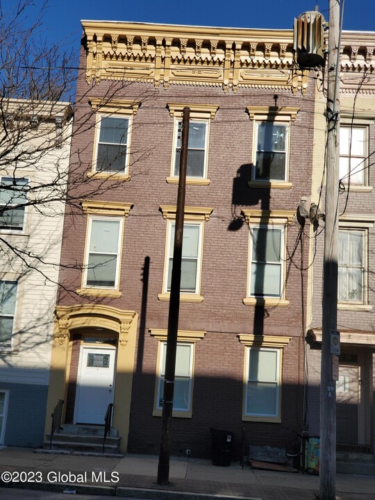 227 Clinton Ave-Unit -1 in Albany, NY - Building Photo