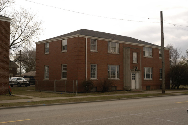 1009-1021 W Glen Flora Ave in Waukegan, IL - Building Photo - Building Photo