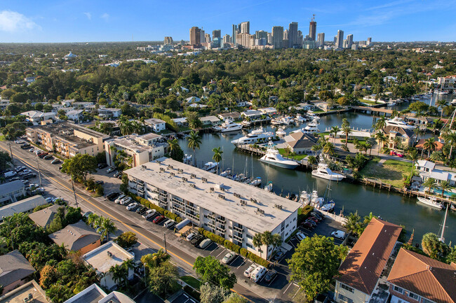 1475 SE 15th St, Unit 111 in Fort Lauderdale, FL - Foto de edificio - Building Photo