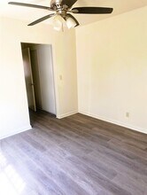 156 1/2 W 57th St in Los Angeles, CA - Foto de edificio - Building Photo