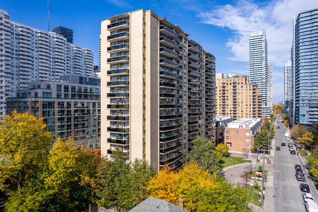 Midtown at Coppin Heights in Toronto, ON - Building Photo - Building Photo