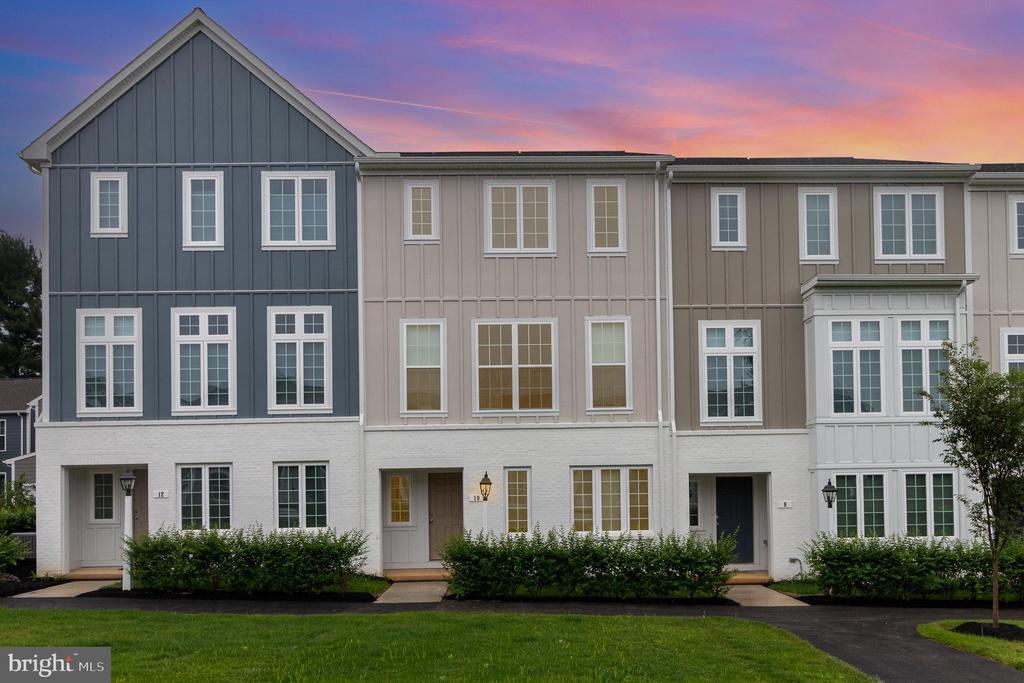 10 Seover Wy in Carlisle, PA - Building Photo