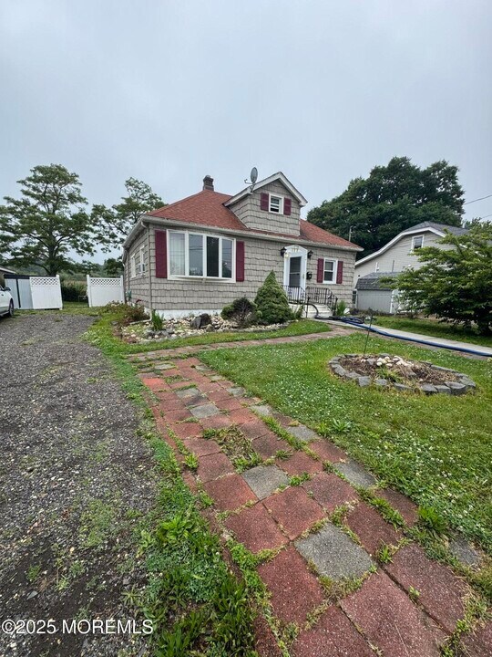 177 Creek Rd in Keansburg, NJ - Building Photo