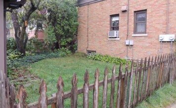 2403 N 63rd St, Unit Upper in Wauwatosa, WI - Building Photo - Building Photo