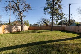 10128 Homestead Rd in Houston, TX - Building Photo - Building Photo