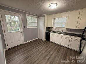 1456 17th Ave NE in Hickory, NC - Building Photo - Building Photo
