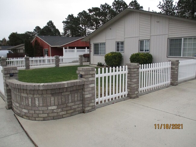 905 Abbot St in Richland, WA - Building Photo - Building Photo