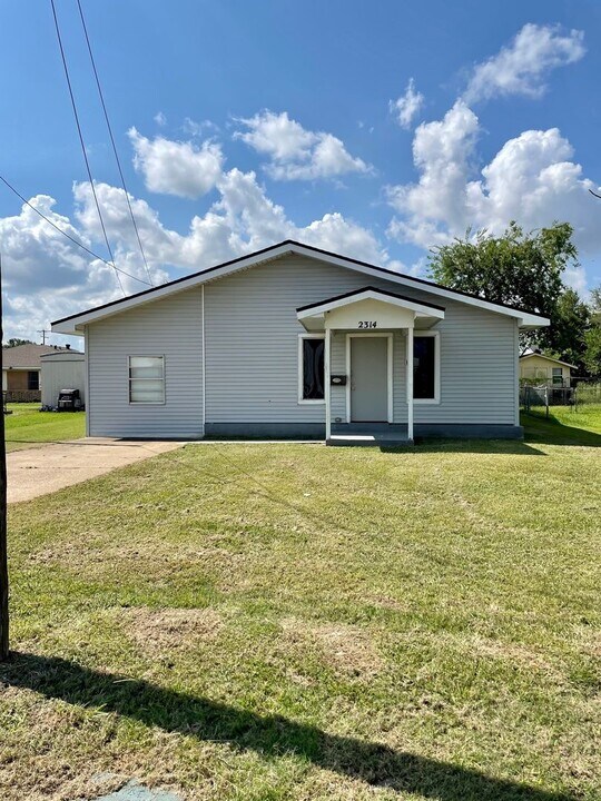 2314 2nd St in Lake Charles, LA - Foto de edificio