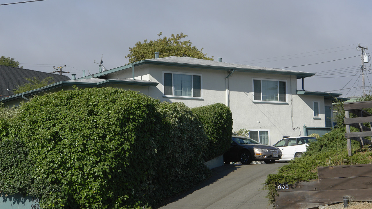 950 Appian Way in Pinole, CA - Foto de edificio