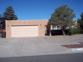2101 White Cloud St NE in Albuquerque, NM - Building Photo