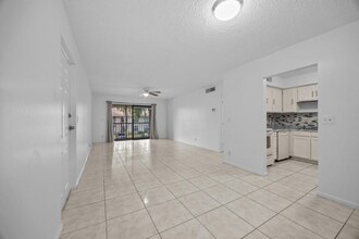 9905 Pineapple Tree Dr in Boynton Beach, FL - Foto de edificio - Building Photo