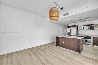 1900 N Bayshore Dr, Unit 2003 in Miami, FL - Foto de edificio - Building Photo