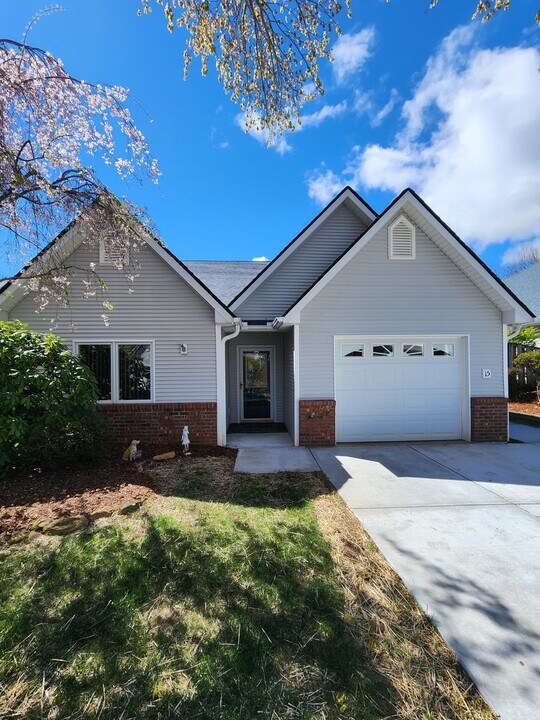 15 Caton Pl in Black Mountain, NC - Building Photo
