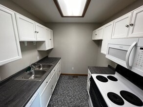 334 Hickory Dr in Connersville, IN - Building Photo - Building Photo
