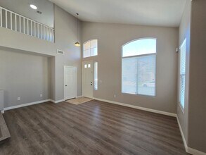 381 Grandover Ct in Las Vegas, NV - Building Photo - Building Photo