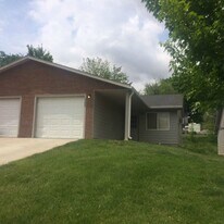 718 1st St S in Newton, IA - Building Photo