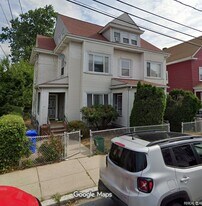 32 Newcastle Rd in Boston, MA - Building Photo