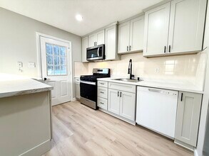 1063 Tacoma St in New Bedford, MA - Building Photo - Building Photo