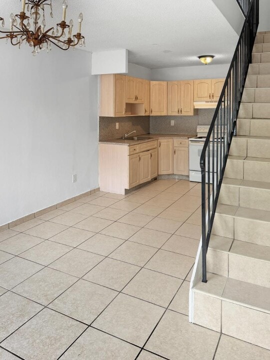 1560 NW 15th Street Rd in Miami, FL - Building Photo