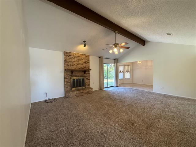 1809 Prince Dr in Benbrook, TX - Foto de edificio - Building Photo