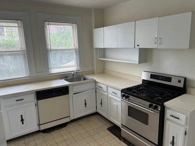 property at 27R Albion St