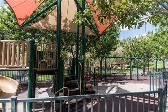 10630 Gibbous Moon Dr in Las Vegas, NV - Building Photo - Building Photo
