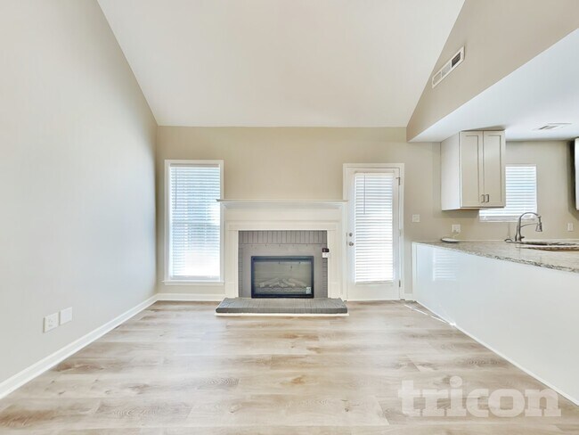 219 Arlington Ct in Newnan, GA - Foto de edificio - Building Photo