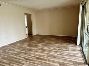 3993 Versailles Dr in Orlando, FL - Building Photo - Building Photo