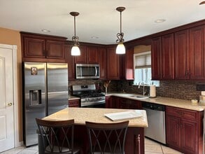 16 Eastwood Pl in Commack, NY - Building Photo - Building Photo