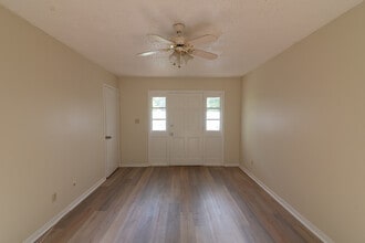 3216 Jim Lee Rd in Tallahassee, FL - Building Photo - Building Photo
