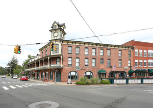 526 Main St in New Hartford, CT - Building Photo - Building Photo