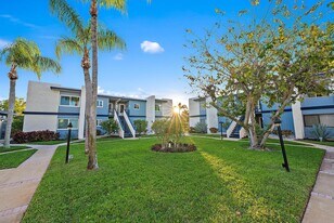 1561 NE 12th Terrace in Jensen Beach, FL - Building Photo