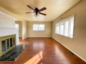 2004 S Hemlock Rd in Muncie, IN - Building Photo