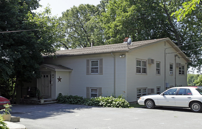 8-12 Fenner St in Cranston, RI - Foto de edificio - Building Photo