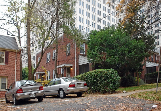 4512 Avondale St in Bethesda, MD - Foto de edificio - Building Photo