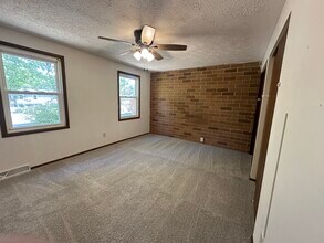 8531 Kellydale St NW in Massillon, OH - Foto de edificio - Building Photo