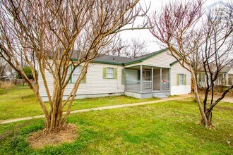 2206 NW 19th St in Lawton, OK - Building Photo - Building Photo