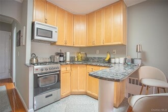 302 E Broadway in Long Beach, NY - Foto de edificio - Building Photo