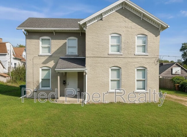 property at 810 E Shawnee St