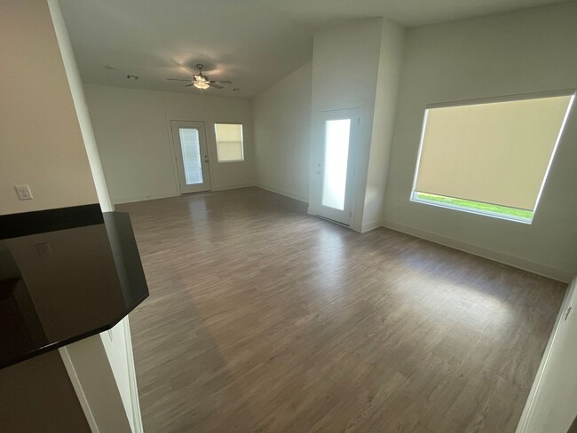 1602-1604 S Hickory Crk St in Wichita, KS - Building Photo - Building Photo