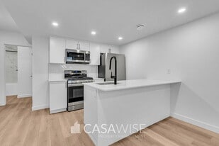 15418-15496 96 Ave NW in Edmonton, AB - Building Photo
