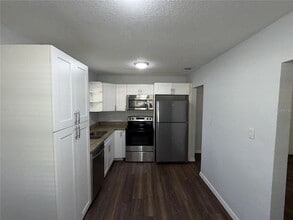 31822 Sybil in Sorrento, FL - Foto de edificio - Building Photo