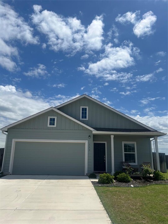 113 Prairie Dog Town Dr in Georgetown, TX - Building Photo