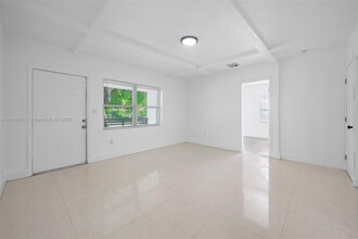 9312 NW 3rd Ave in Miami Shores, FL - Foto de edificio - Building Photo