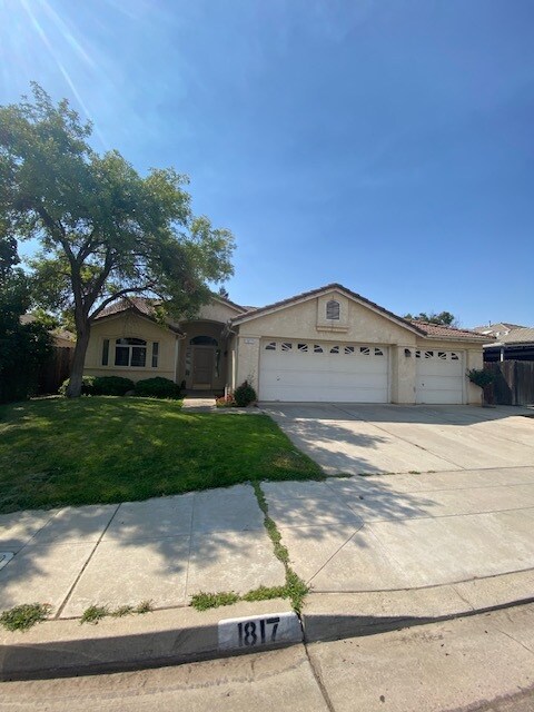 1817 E Chelsea Dr in Fresno, CA - Building Photo