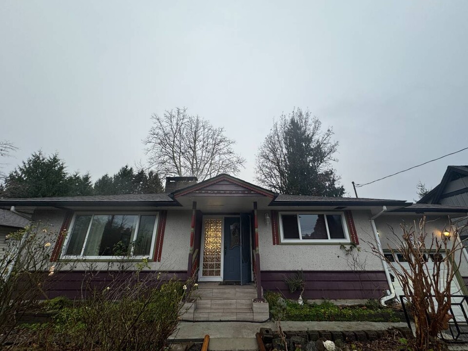 11691 Carr St in Maple Ridge, BC - Building Photo