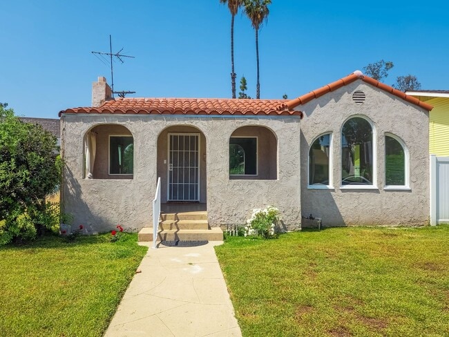 property at 723 W Doran St