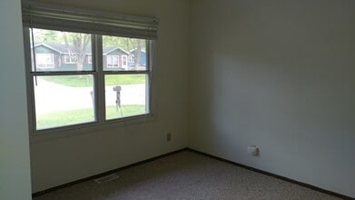 208 17th Ave N in Onalaska, WI - Foto de edificio - Building Photo