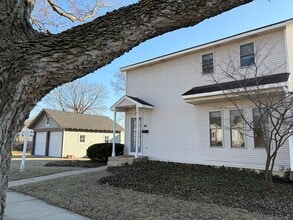 411 Richards St in Geneva, IL - Building Photo - Building Photo